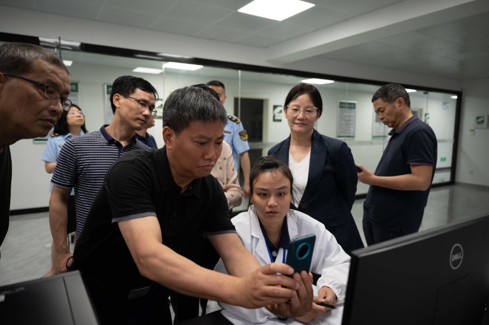國(guó)家統(tǒng)計(jì)局浙江調(diào)查總隊(duì)及嘉興市咨詢(xún)委一行前來(lái)我司考察調(diào)研