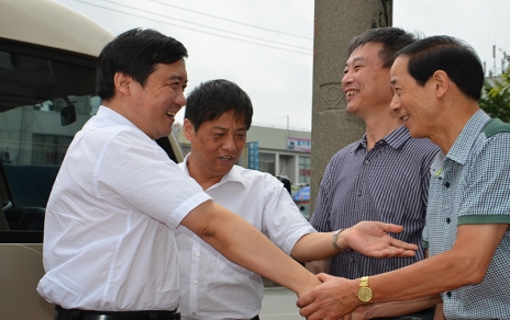 2012年8月,嘉興市委書記、人大主任李衛(wèi)寧一行蒞臨公司視察指導(dǎo)