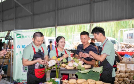 做好“雙服務(wù)”：嘉昕小廚房開播，本期主角---蓮藕